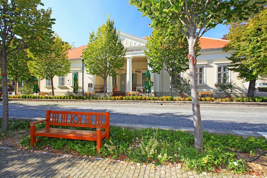 Hotel Blaha Lujza Balatonfured Luaran gambar