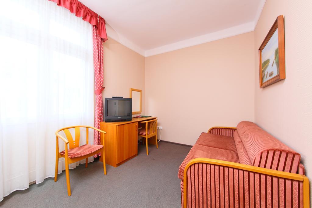 Hotel Blaha Lujza Balatonfured Bilik gambar