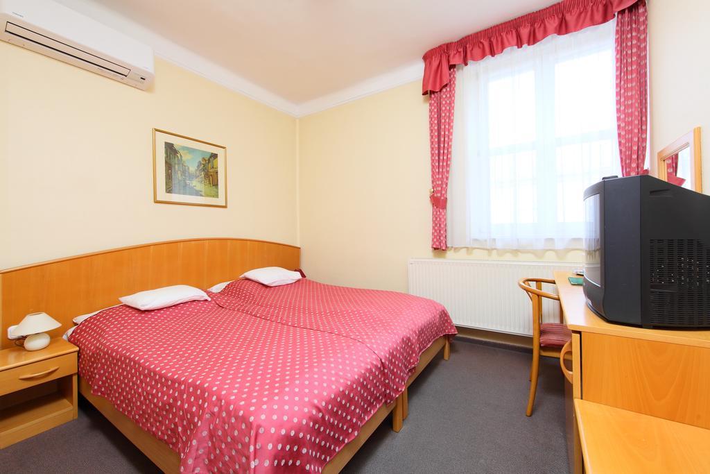Hotel Blaha Lujza Balatonfured Bilik gambar